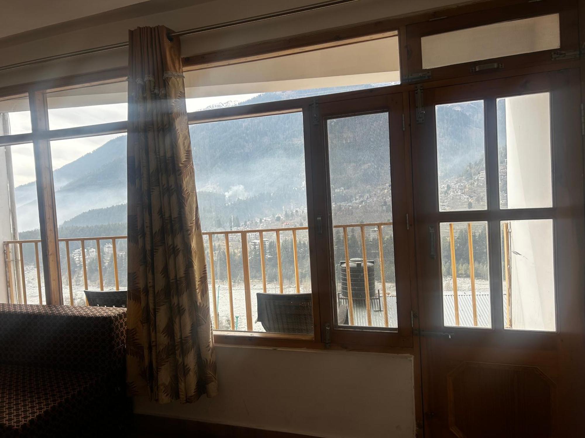Hotel Bhrigu — Photos 1